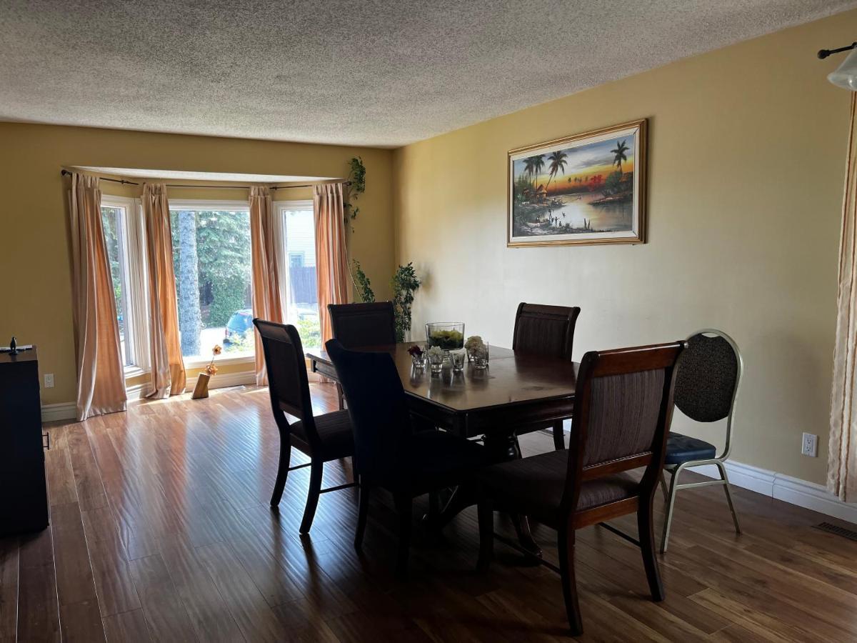 Beautiful Room Close Airport! YYC Kültér fotó